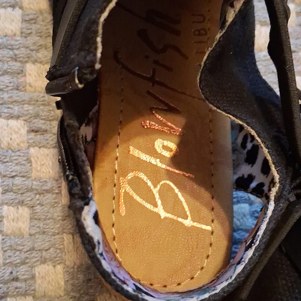 Blowfish Black Strappy Sandals - Picture 2 of 3